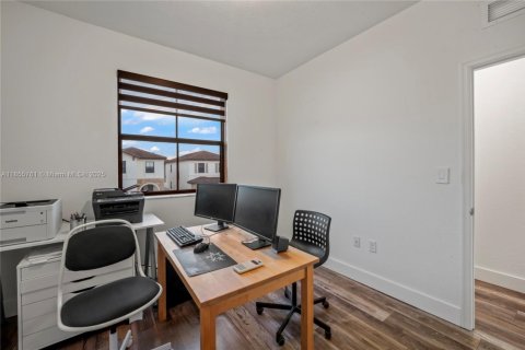 Casa en venta en Hialeah, Florida, 5 dormitorios, 210.24 m2 № 1877923 - foto 23