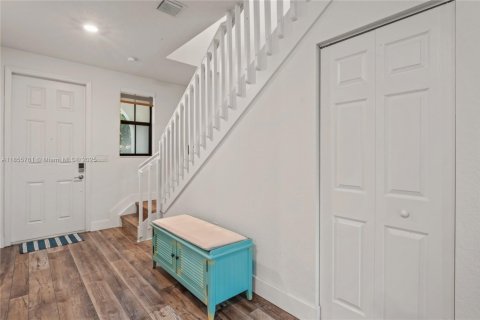 Casa en venta en Hialeah, Florida, 5 dormitorios, 210.24 m2 № 1877923 - foto 13