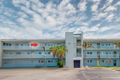 Condominio en venta en Treasure Island, Florida, 2 dormitorios, 97.08 m2 № 1743742 - foto 1