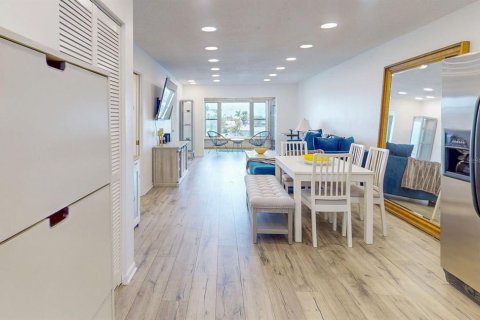 Condominio en venta en Treasure Island, Florida, 2 dormitorios, 97.08 m2 № 1743742 - foto 16