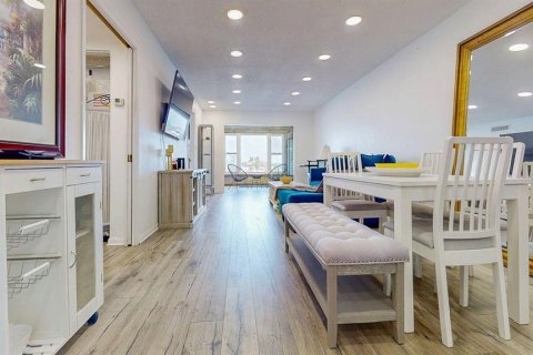 Condominio en venta en Treasure Island, Florida, 2 dormitorios, 97.08 m2 № 1743742 - foto 17
