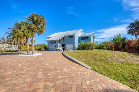 House in Englewood, Florida 3 bedrooms, 187.01 sq.m. № 1528809 - photo 2