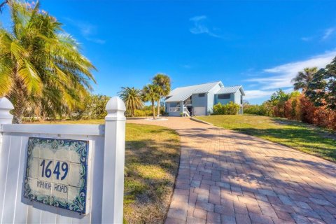 House in Englewood, Florida 3 bedrooms, 187.01 sq.m. № 1528809 - photo 1