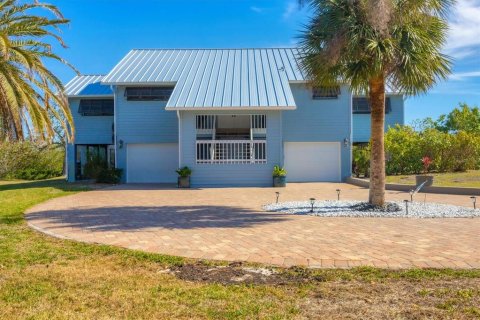 House in Englewood, Florida 3 bedrooms, 187.01 sq.m. № 1528809 - photo 4
