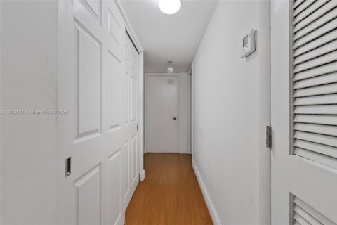 Condo in Aventura, Florida, 3 bedrooms  № 1962266 - photo 15