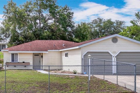 House in Ocala, Florida 2 bedrooms, 117.24 sq.m. № 1778501 - photo 1