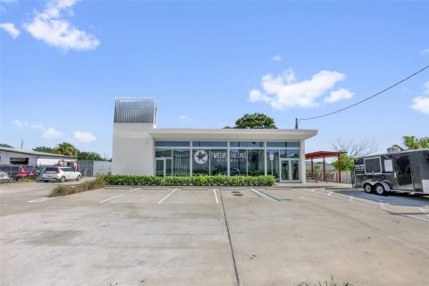 Immobilier commercial à Orlando, Floride 297.19 m2 № 2380322
