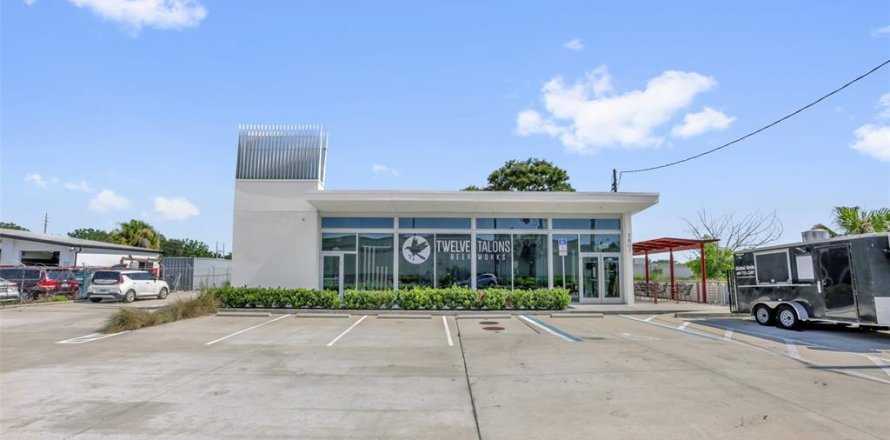 Immobilier commercial à Orlando, Floride 297.19 m2 № 2380322