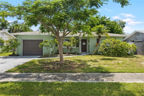 House in Saint Petersburg, Florida 2 bedrooms, 96.71 sq.m. № 1865959 - photo 2