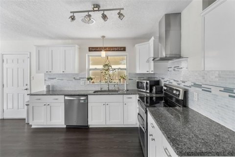 House in Saint Petersburg, Florida 2 bedrooms, 96.71 sq.m. № 1865959 - photo 15
