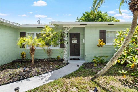 House in Saint Petersburg, Florida 2 bedrooms, 96.71 sq.m. № 1865959 - photo 4