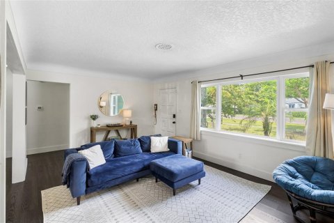 House in Saint Petersburg, Florida 2 bedrooms, 96.71 sq.m. № 1865959 - photo 9