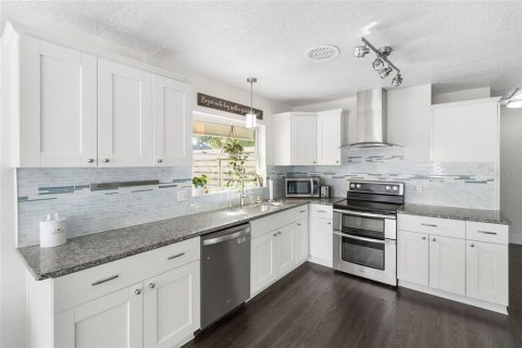 House in Saint Petersburg, Florida 2 bedrooms, 96.71 sq.m. № 1865959 - photo 14