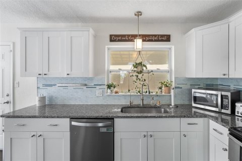 House in Saint Petersburg, Florida 2 bedrooms, 96.71 sq.m. № 1865959 - photo 16
