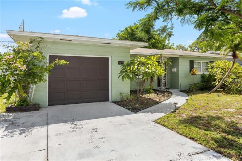 House in Saint Petersburg, Florida 2 bedrooms, 96.71 sq.m. № 1865959 - photo 3