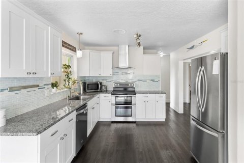 House in Saint Petersburg, Florida 2 bedrooms, 96.71 sq.m. № 1865959 - photo 13
