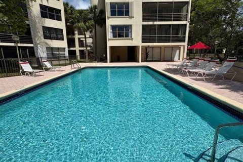Condominio en venta en Pompano Beach, Florida, 1 dormitorio, 75.25 m2 № 2260147 - foto 2