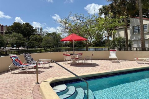 Condominio en Pompano Beach, Florida, 1 dormitorio  № 2260147