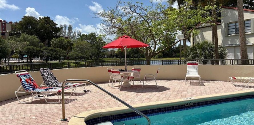 Condominio en Pompano Beach, Florida, 1 dormitorio № 2260147