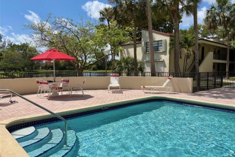 Condominio en venta en Pompano Beach, Florida, 1 dormitorio, 75.25 m2 № 2260147 - foto 20