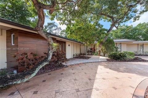 Villa ou maison à vendre à Miami, Floride: 6 chambres, 250.65 m2 № 2080890 - photo 2