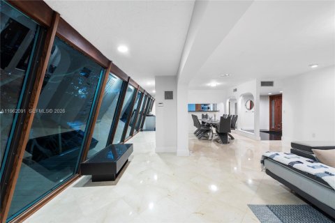 Villa ou maison à vendre à Miami, Floride: 6 chambres, 250.65 m2 № 2080890 - photo 16