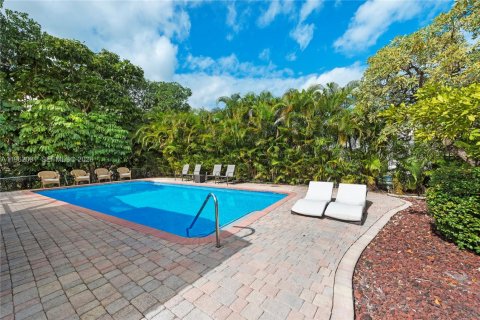 Villa ou maison à vendre à Miami, Floride: 6 chambres, 250.65 m2 № 2080890 - photo 10