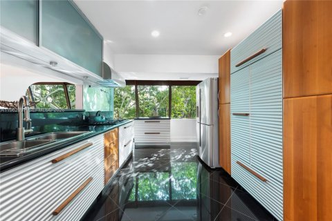 Villa ou maison à vendre à Miami, Floride: 6 chambres, 250.65 m2 № 2080890 - photo 13