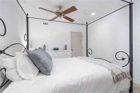 Villa ou maison à vendre à Miami, Floride: 6 chambres, 250.65 m2 № 2080890 - photo 28