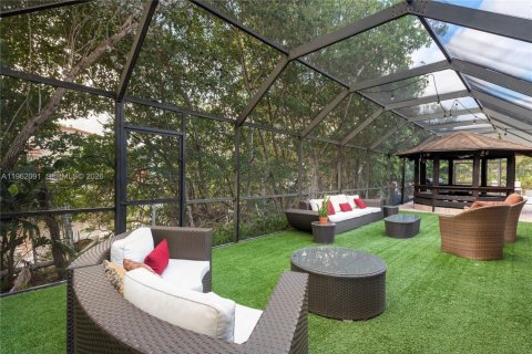 Villa ou maison à vendre à Miami, Floride: 6 chambres, 250.65 m2 № 2080890 - photo 4