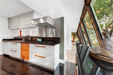 Villa ou maison à vendre à Miami, Floride: 6 chambres, 250.65 m2 № 2080890 - photo 14