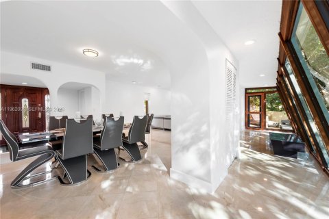Villa ou maison à vendre à Miami, Floride: 6 chambres, 250.65 m2 № 2080890 - photo 18
