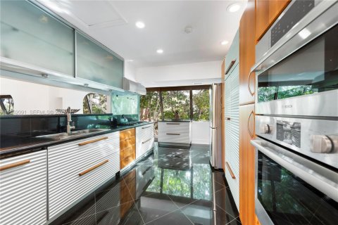 Villa ou maison à vendre à Miami, Floride: 6 chambres, 250.65 m2 № 2080890 - photo 15