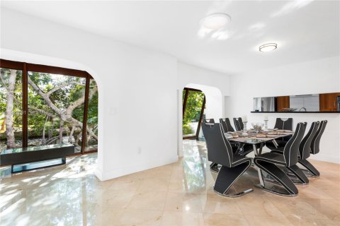 Villa ou maison à vendre à Miami, Floride: 6 chambres, 250.65 m2 № 2080890 - photo 17