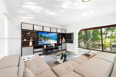 Villa ou maison à vendre à Miami, Floride: 6 chambres, 250.65 m2 № 2080890 - photo 20