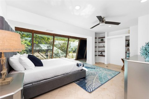 Villa ou maison à vendre à Miami, Floride: 6 chambres, 250.65 m2 № 2080890 - photo 21