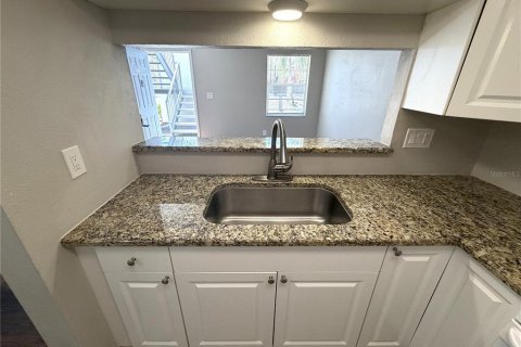 Condo in Tampa, Florida, 1 bedroom  № 2102785 - photo 5