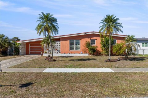 Casa en Port Charlotte, Florida 2 dormitorios, 108.88 m2 № 2110901