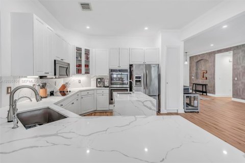 Купить виллу или дом в Мирамар, Флорида 5 спален, 291.71м2, № 2086050 - фото 6