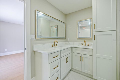 Villa ou maison à vendre à Maitland, Floride: 5 chambres, 250.37 m2 № 2204148 - photo 8
