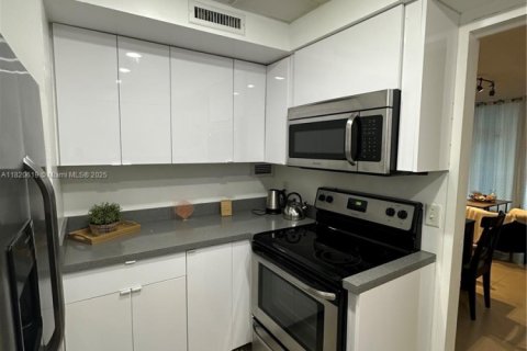 Condo in Hollywood, Florida, 1 bedroom  № 1937800 - photo 9