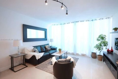 Copropriété à vendre à Hollywood, Floride: 1 chambre, 73.39 m2 № 1937800 - photo 2