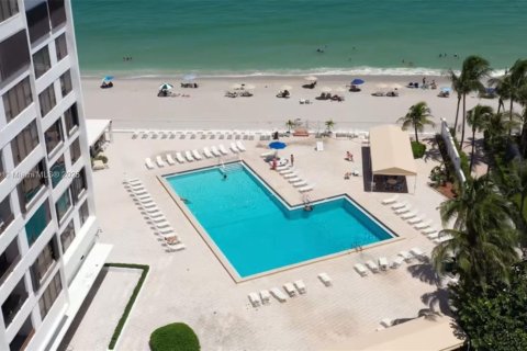 Condominio en venta en Hollywood, Florida, 1 dormitorio, 73.39 m2 № 1937800 - foto 12