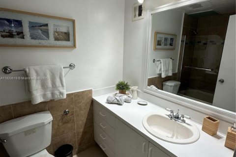 Condominio en venta en Hollywood, Florida, 1 dormitorio, 73.39 m2 № 1937800 - foto 8