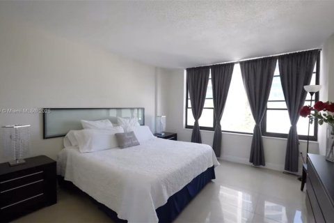 Condo in Hollywood, Florida, 1 bedroom  № 1937800 - photo 5