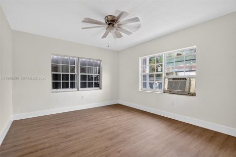 Immobilier commercial à vendre à Miami, Floride: 167.04 m2 № 2027616 - photo 13