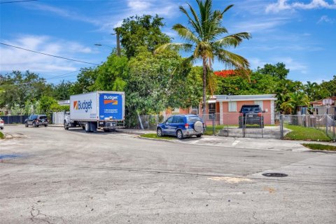 Immobilier commercial à vendre à Miami, Floride: 167.04 m2 № 2027616 - photo 28