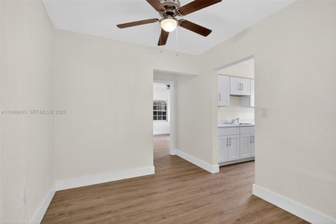 Immobilier commercial à vendre à Miami, Floride: 167.04 m2 № 2027616 - photo 8