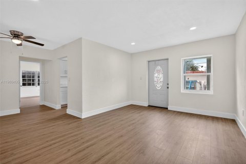 Immobilier commercial à vendre à Miami, Floride: 167.04 m2 № 2027616 - photo 3