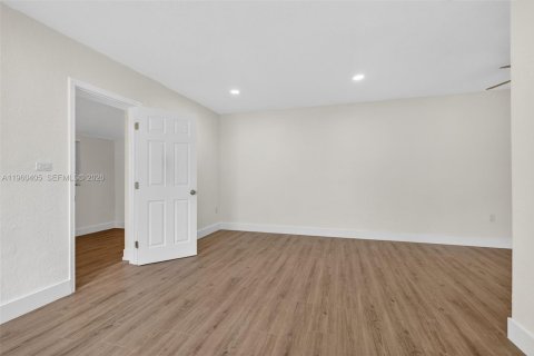 Immobilier commercial à vendre à Miami, Floride: 167.04 m2 № 2027616 - photo 15